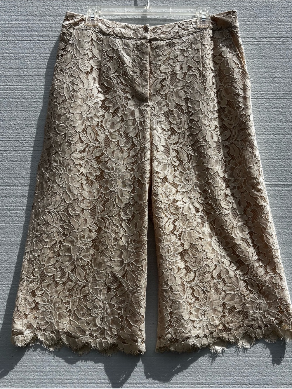 Spotlight by Warehoused  laced cream capris. US 10 / UK 14
